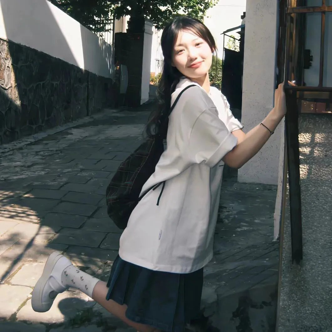 漂亮的村事海报